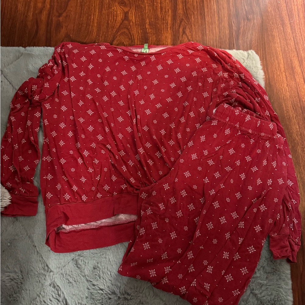 Honeydew Intimates Red Snowflake Pajama Top and Pants